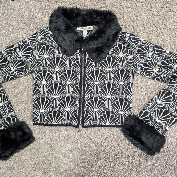 NWT Urban Outfitters Hallie Faux Fur Trim Jacquard Cropped cardigan Small - Picture 2 of 7